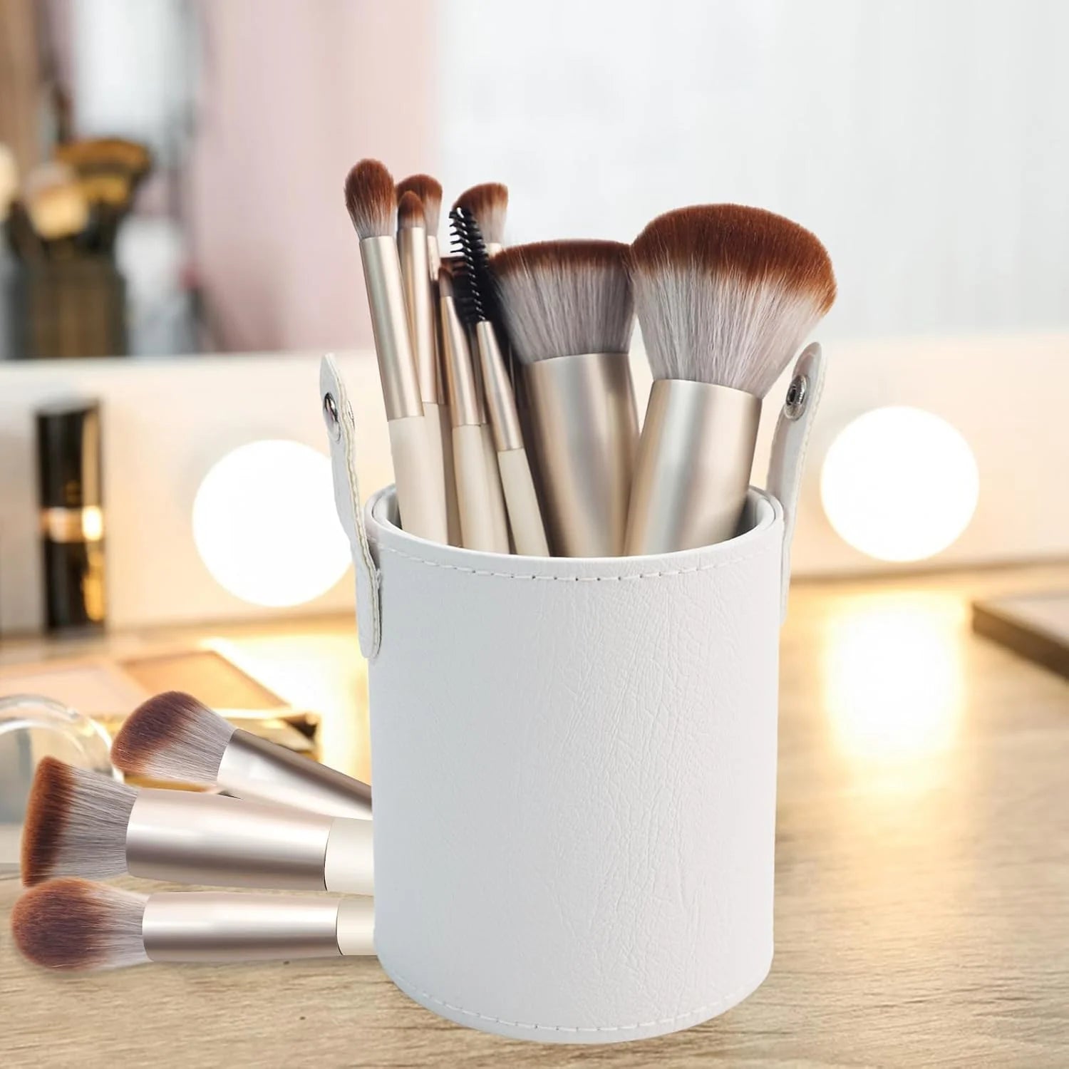 18Pcs Professional Apricot Makeup Brush Set with Travel Case – Soft Synthetic Brushes for Face & Eyes